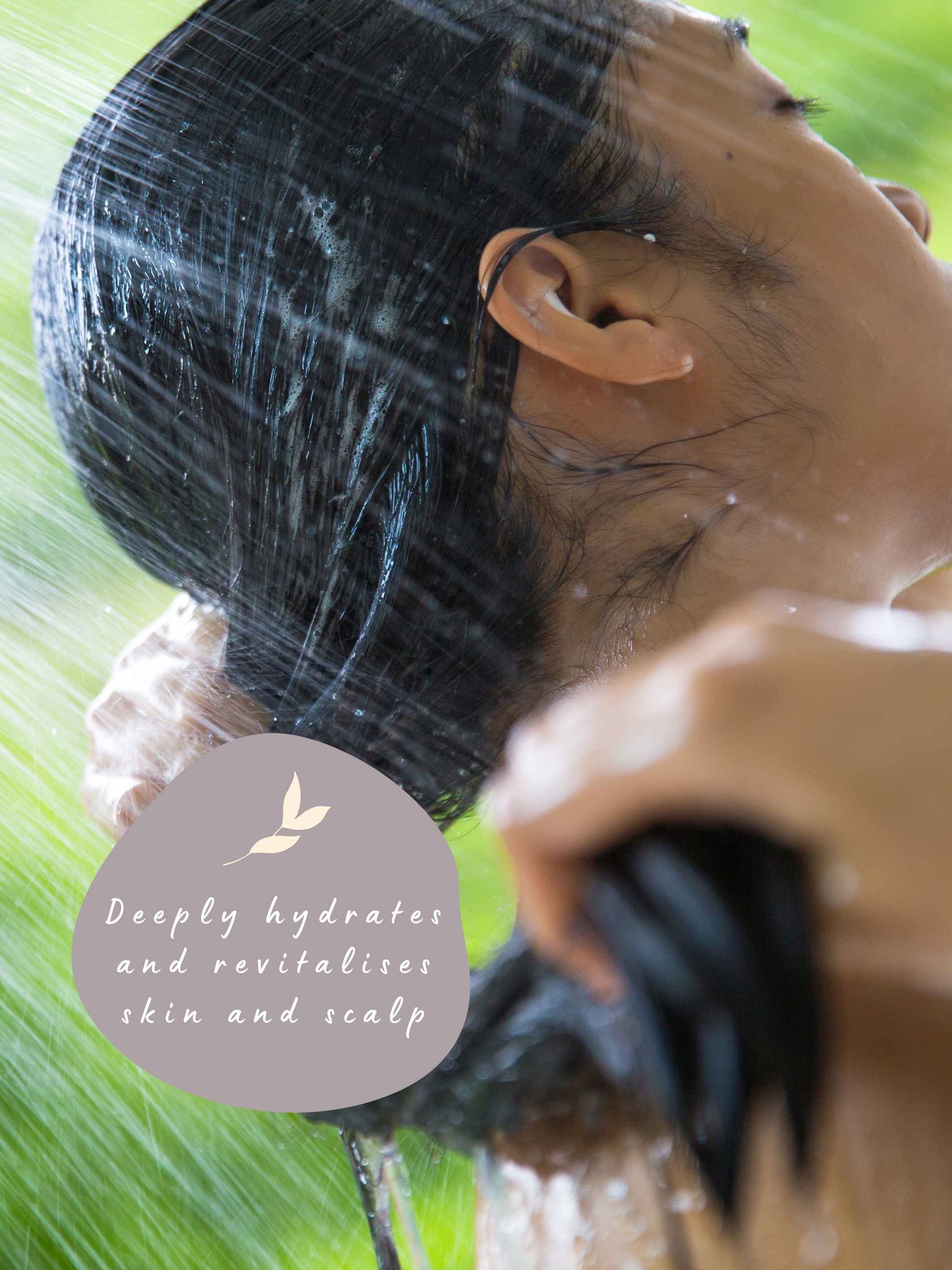 Lady washing her hair with Shapo’netta Organic Shampoo Bar with Argan Oil and Turmeric by Conlemany®